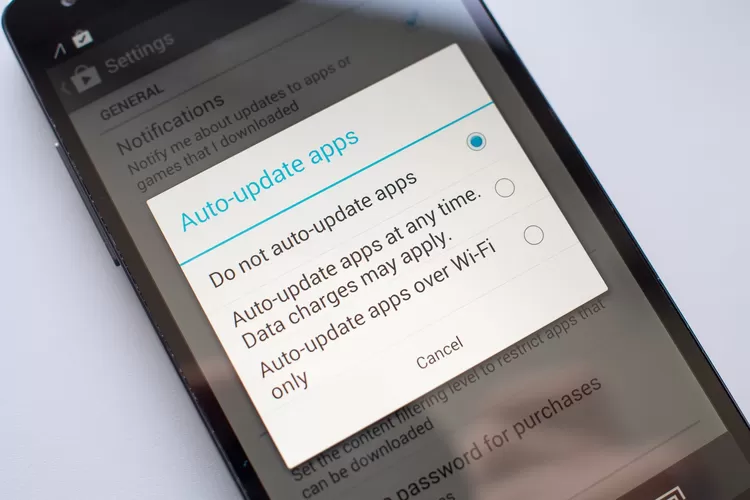10 Hal Tersembunyi Ini Bikin Baterai Ponsel Boros, Coba Cek, 1. Auto update aplikasi, 2. Sinkronisasi data (sync), 3. Aplikasi cloud, 4. Helper tools, 5. Aplikasi pesan dan email, 6. Search indexing, 7. Backup otomatis, 8. Pemindaian keamanan, 9. Add-on dan browser helper, 10. Layanan media