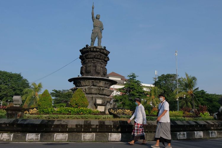 Pecalang Bali, pecalang Bali, pecalang adalah, pecalang bali, pecalang bali adalah, Apa yang dimaksud dengan pecalang, siapa yang membayar pecalang, bagaimana cara memilih pecalang, tugas pecalang adalah, Apa Itu Pecalang? Mengenal Penjaga Keamanan Adat Bali dan Tugasnya, Apa itu pecalang Bali?, Tugas pecalang di Bali, Syarat menjadi pecalang, Proses memilih pecalang, Berapa gaji pecalang?, Simbol toleransi dan gotong royong