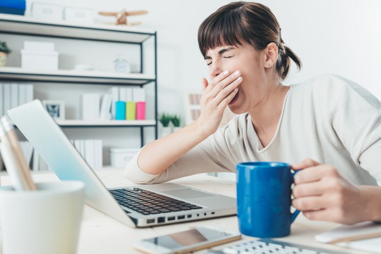 perempuan, durasi tidur, waktu tidur, Ketahui Kebutuhan TIdur Perempuan Berdasarkan Usia, Kebutuhan tidur perempuan usia 20–30 tahun, Perubahan kualitas tidur saat memasuki usia 40–50 tahun, Kebutuhan tidur perempuan setelah usia 60 tahun, Faktor yang membuat perempuan lebih rentan kurang tidur, Pentingnya menjaga kualitas tidur di setiap usia