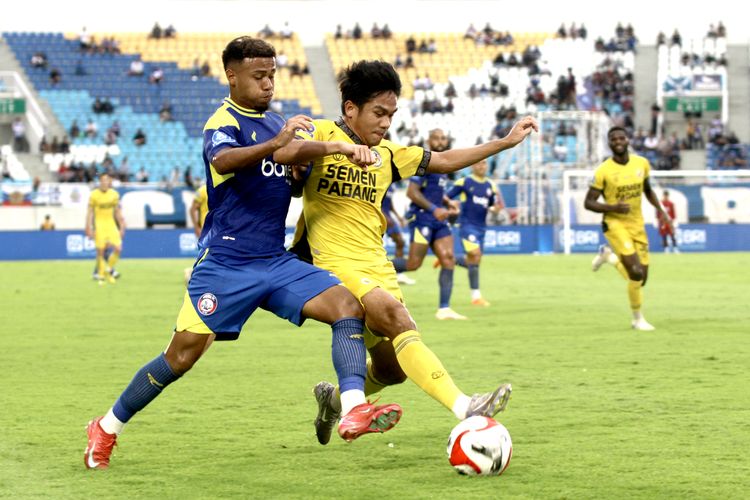 Arema FC, Semen Padang, Joel Vinicius, Super League, Arema FC vs Semen Padang, Hasil Arema FC Vs Semen Padang 3-0: Joel Vinicius Dwigol, Singo Edan Belum Terbendung