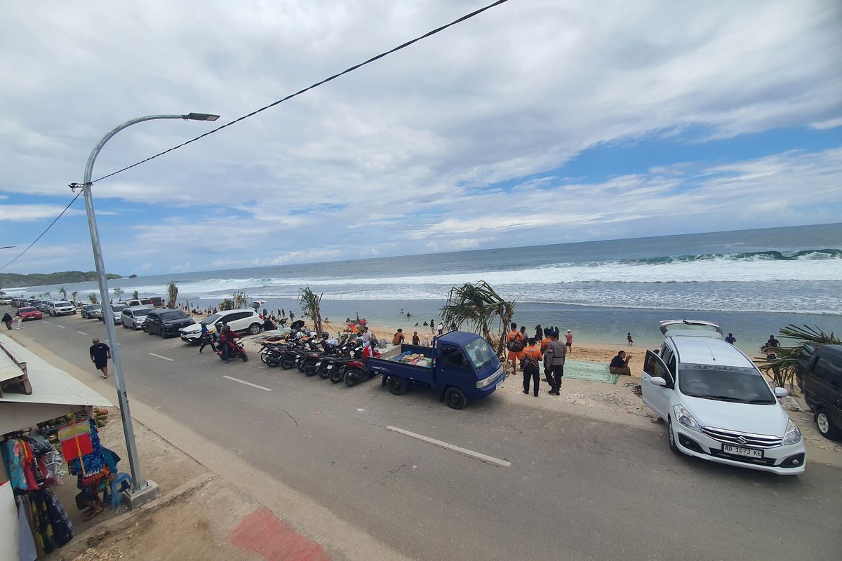 Gunungkidul, Puluhan Ribu Wisatawan Padati Pantai Gunungkidul, Antrean Mengular di Pantai Drini
