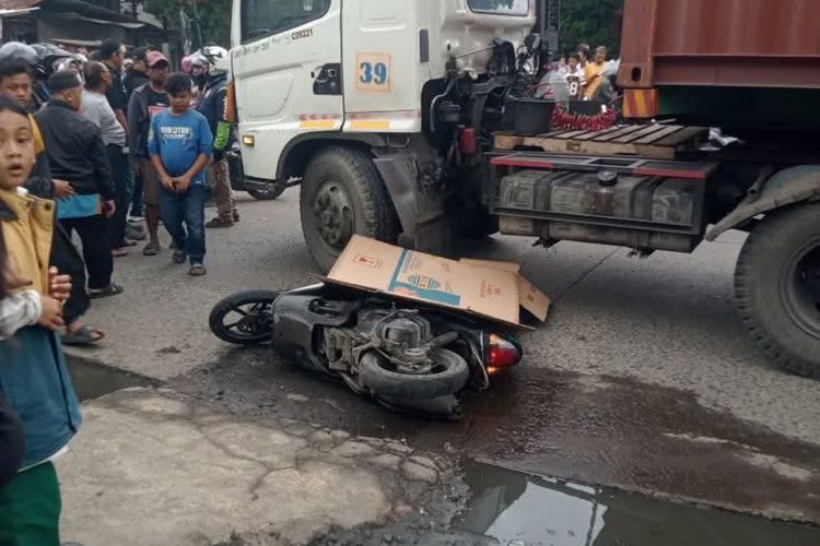 pengendara motor, mendahului dari kiri, motor, menyalip dari kiri, Jangan Menyalip dari Kiri Saat Tikungan, Risiko Kecelakaannya Tinggi