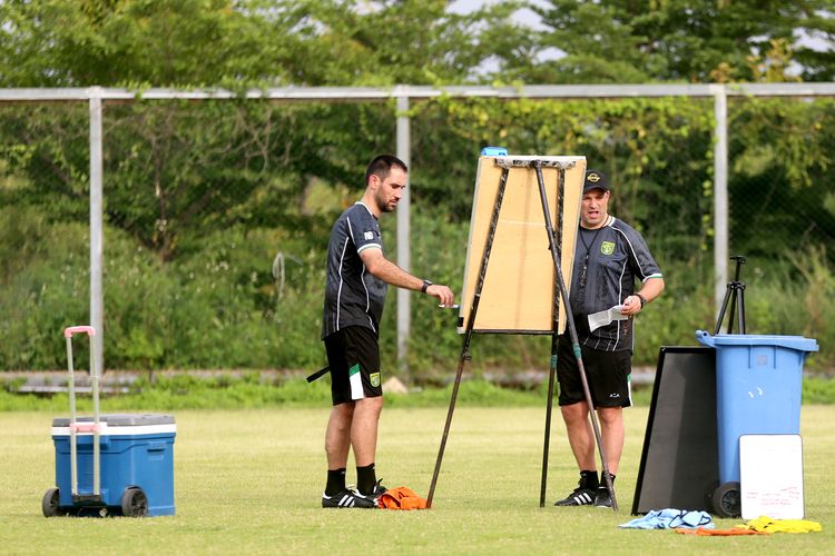 Persebaya, Bonek, Bernardo Tavares, Persebaya Surabaya, Bernardo Tavares Siap Bangun Persebaya: Saya Bukan Pesulap!