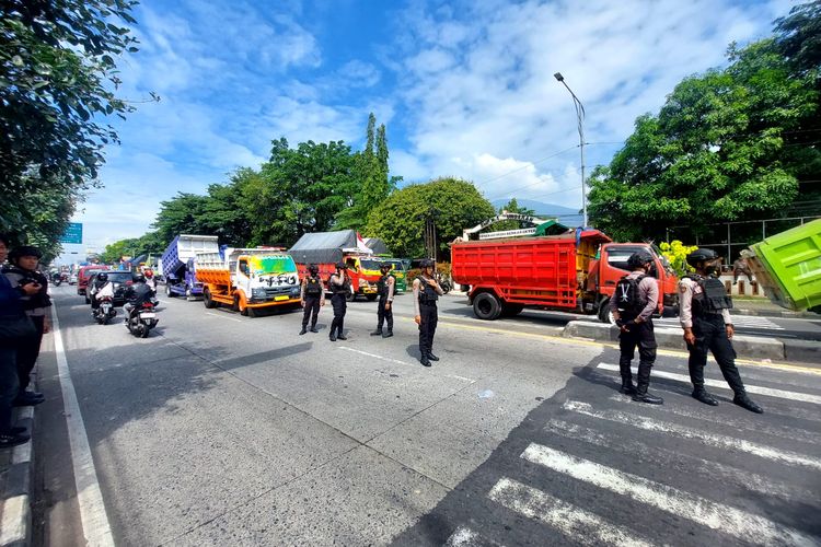 sopir truk, Zero ODOL, Zero Odol, demo truk odol, truk odol, Polda Jateng Belum Berlakukan Sanksi untuk Truk ODOL