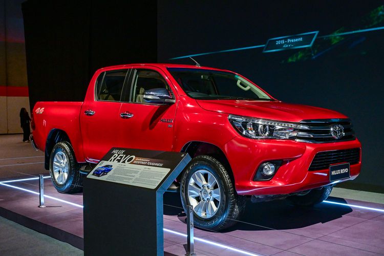 Hilux, Toyota, pikap, Pikap Kabin Ganda, evolusi toyota hilux, Setengah Abad Evolusi Toyota Hilux