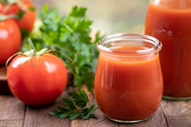 bau susu basi, botol susu, Menghilangkan bau susu basi, 4 Cara Cepat Hilangkan Bau Susu Basi di Botol Anak, 1. Campuran baking soda dan sabun, 2. Gunakan cuka dan air, 3. Sari tomat (jus tomat murni), 4. Manfaatkan koran bekas