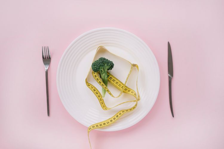 berat badan, diet, perjalanan diet, Jelang Pernikahan, Pasangan Ini Berhasil Turun Berat Badan 43 Kilogram dan Kejutkan Tamu Undangan, Berangkat dari titik yang sama, Mengubah pola makan jadi langkah awal, Aktivitas fisik disesuaikan dengan kebutuhan, Hasil terlihat menjelang hari pernikahan, Percaya diri di hari bahagia, Memulai babak baru dengan gaya hidup sehat