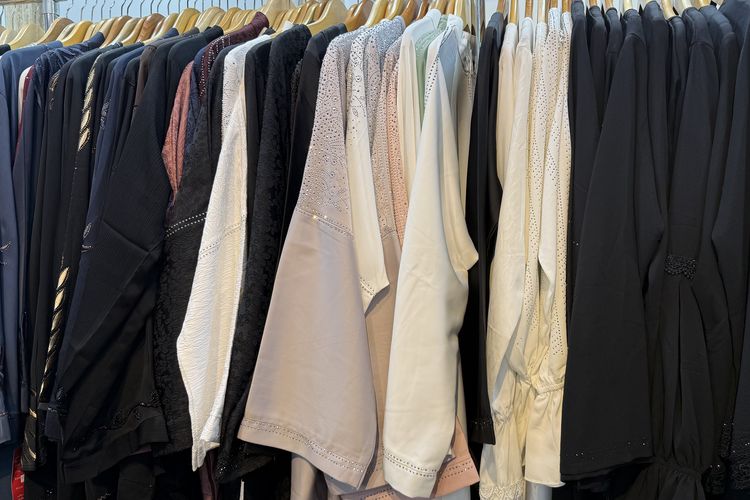 gamis rompi lepas, baju Lebaran, Selain Gamis Rompi Lepas, Ini Deretan Pilihan Baju Lebaran 2026, 1. Abaya Dubai, 2. Dress multifungsi, 3. Abaya Turkiye, 4. Gamis klasik, 5. Abaya Madinah, 6. Kaftan