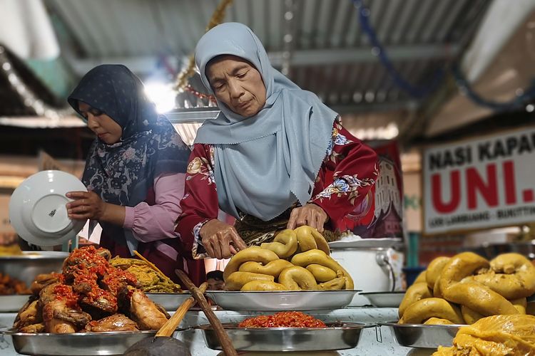 Nasi Kapau, Nasi Padang, apa itu Nasi Kapau, perbedaan Nasi Padang dan Nasi Kapau, Nasi Padang dan Nasi Kapau, nasi padang, nasi kapau, apa itu nasi kapau, menu Nasi Kapau, Apa Itu Nasi Kapau? Ini Perbedaannya dengan Nasi Padang, Gulai tunjang, Gulai cancang, Gulai ikan, Dendeng daging, Gulai tambusu, Sayur pakis, Gulai Kapau