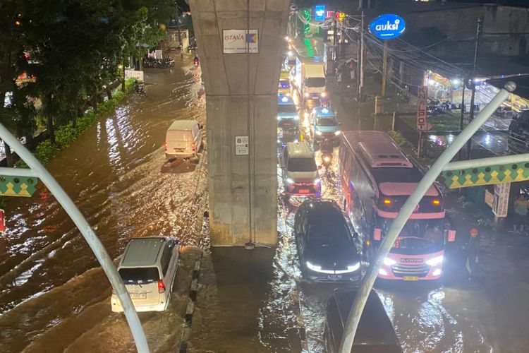 Jalan Ciledug Raya, Jakarta Selatan, genangan air, Hujan di Jakarta: Genangan Air di Jalan Ciledug Raya