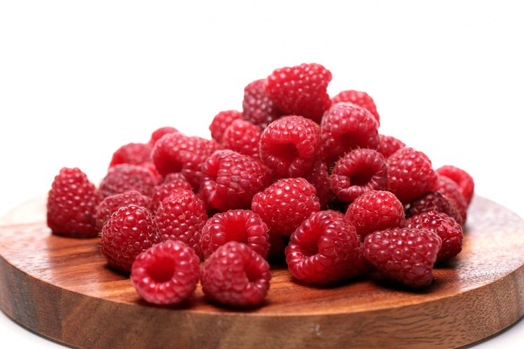 Kangen Tidur Nyenyak, 8 Makanan Ini Bisa Membantu, 1. Almond, 2. Sayuran hijau, 3. Raspberry, 5. Salmon, 7. Yogurt, 8. Buah jeruk