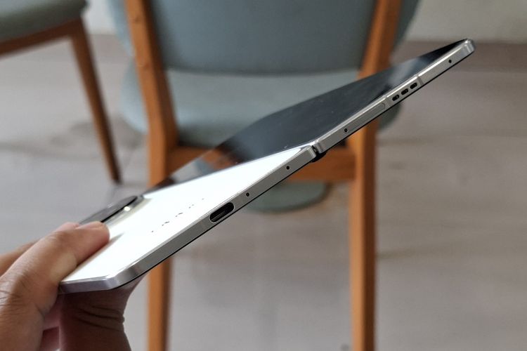 Oppo, ponsel lipat, hands-on, Oppo Find N5, unboxing, Kesan Pertama Menggenggam HP Lipat Oppo Find N5, Lebih Besar tapi Lebih Ringan
