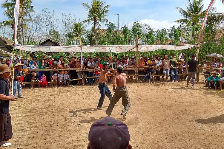kesenian tiban, Banyuwangi, Tradisi tiban, Tiban Sodo Purwo, budaya lokal, Mengenal Tradisi Tiban Sodo Purwo di Banyuwangi, Tak Cuma Adu Ketangkasan