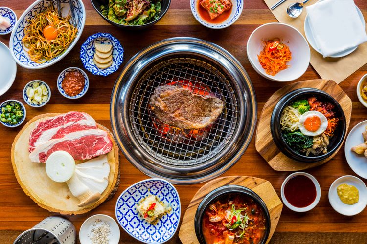 malam tahun baru, Chef Hotel Beri Tips BBQ Malam Tahun Baru, dari Meracik Bumbu hingga Teknik Marinasi, BBQ ala chef hotel, Tips memilih daging untuk BBQ, Tips marinasi daging BBQ, Tips membuat saus BBQ homemade, Tips agar daging tidak keras