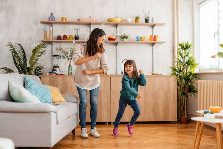 Membelai Hewan Peliharaan Bisa Kurangi Stres, Sudah Coba?, 1. Mengunyah permen karet, 2. Membelai hewan peliharaan, 3. Penuhi kebutuhan vitamin C harian, 4. Picu rasa kagum dengan pergi keluar rumah, 5. Menari