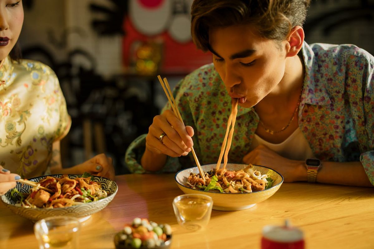 etiket makan di Jepang, budaya jepang, etika makan di Jepang, aturan makan di jepang, etiket makan di jepang, aturan hidup di jepang, Etika Makan di Jepang yang Bikin Turis Kaget, dari Sumpit sampai Seruput Mi