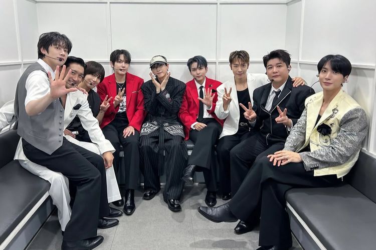 Super Junior, konser super junior 2025, konser super junior 2025 jakarta, super junior member, super junior konser jakarta 2025, super show 10 jakarta, outfit super junior, 5 Inspirasi Gaya Super Junior, Rapi dan Elegan, 1. Santai namun tetap stylish, 2. Serba putih yang elegan, 3. Hitam klasik, 4. Sentuhan glamor dengan merah, 5. Kasual edgy dengan jeans