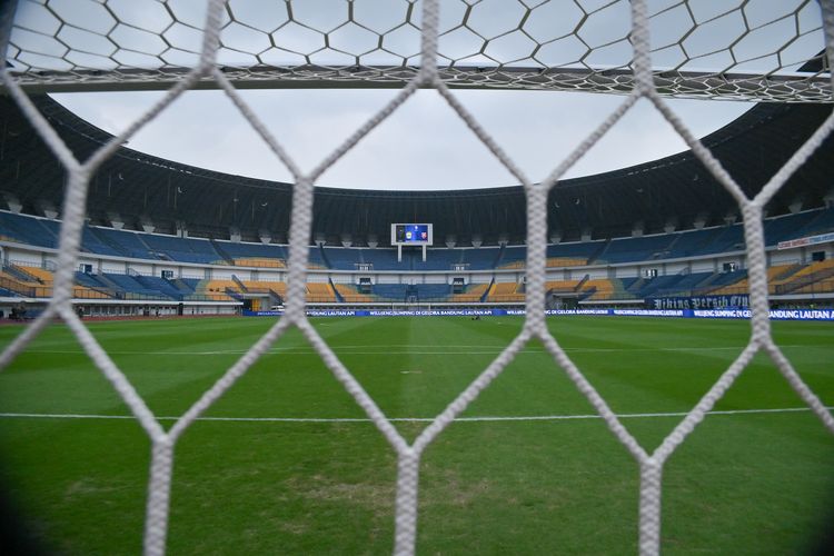 Persib, Adhitia Putra Herawan, Persib Bandung, Manila Digger, ACL 2, Perkara Rumput GBLA, Persib Terancam Pindah Kandang