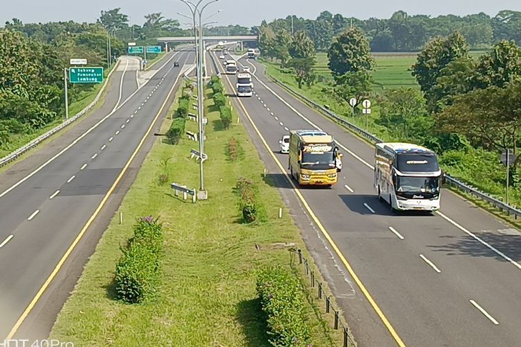 kendaraan, one way, contraflow, Trans-Jawa, Arus Mudik Trans-Jawa Meningkat, One Way dan Contraflow Diterapkan