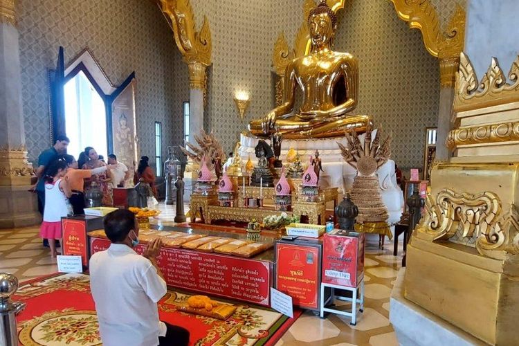 Myanmar, thailand, myanmar, bangunan emas, bangunan emas di dunia, 7 Bangunan Bersejarah Ini Berlapis Emas, Bisa 'Tekor' kalau Dibangun Sekarang, 1. Pagoda Shwedagon, 2. Paviliun Emas, Kyoto, 3. Golden Buddha, 4. Golden Temple India, 5. Pagoda Kyaiktiyo, 6. Grand Palace, 7. Kuil Sri Padmanabhaswamy