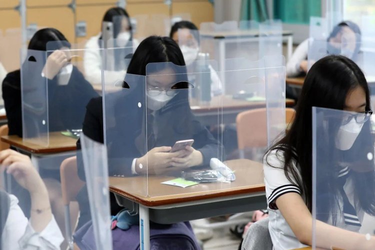Smartphone, Korea Selatan, undang undang, larangan penggunaan smartphone, Korea Selatan Resmi Larang Smartphone di Ruang Kelas Sekolah