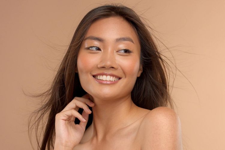 tan skin, Mengenal Tan Skin: Arti, Ciri, dan Perbedaan dengan Warna Kulit Lain, Apa Itu Tan Skin?, Ciri-Ciri Kulit Tan Skin, Tan Skin Termasuk Warna Kulit Apa?, Keunikan dan Kelebihan Kulit Tan Skin, Cara Merawat Kulit Tan Skin agar Tetap Sehat, FAQ Seputar Tan Skin
