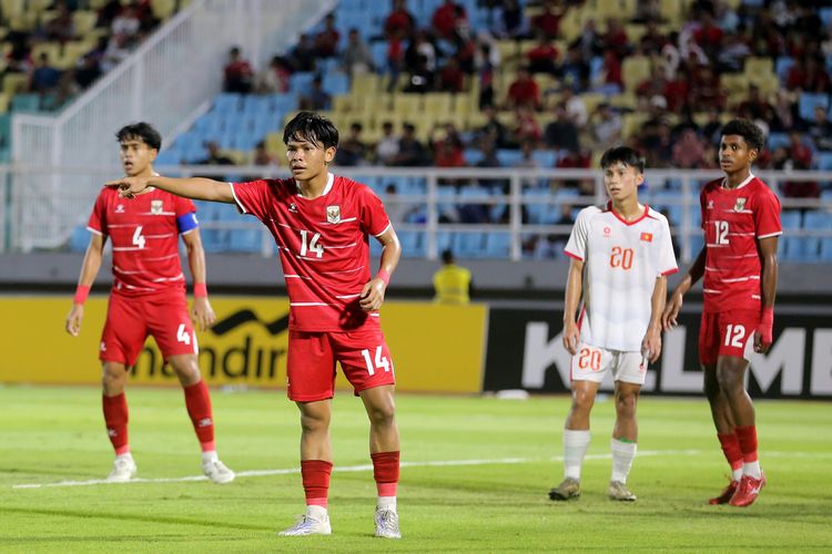 Timnas Indonesia, China, Piala Asia U17 2026, Timnas U17 Indonesia vs China, Timnas Indonesia U17, Kurniawan Dwi Yulianto, Hasil HT Timnas U17 Indonesia Vs China 0-0, Garuda Muda Solid
