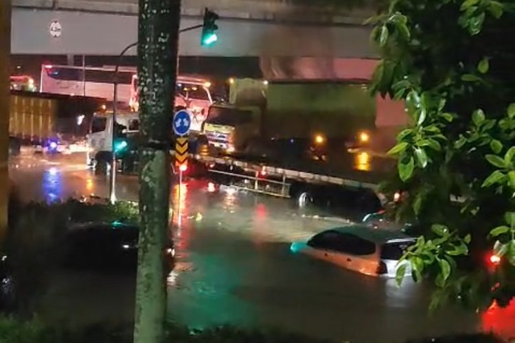 mobil listrik, Herdiansyah Syaftaji, biaya perbaikan, Banjir jabodetabek, Banjir Jakarta, Simak Pertolongan Pertama untuk Mobil Listrik