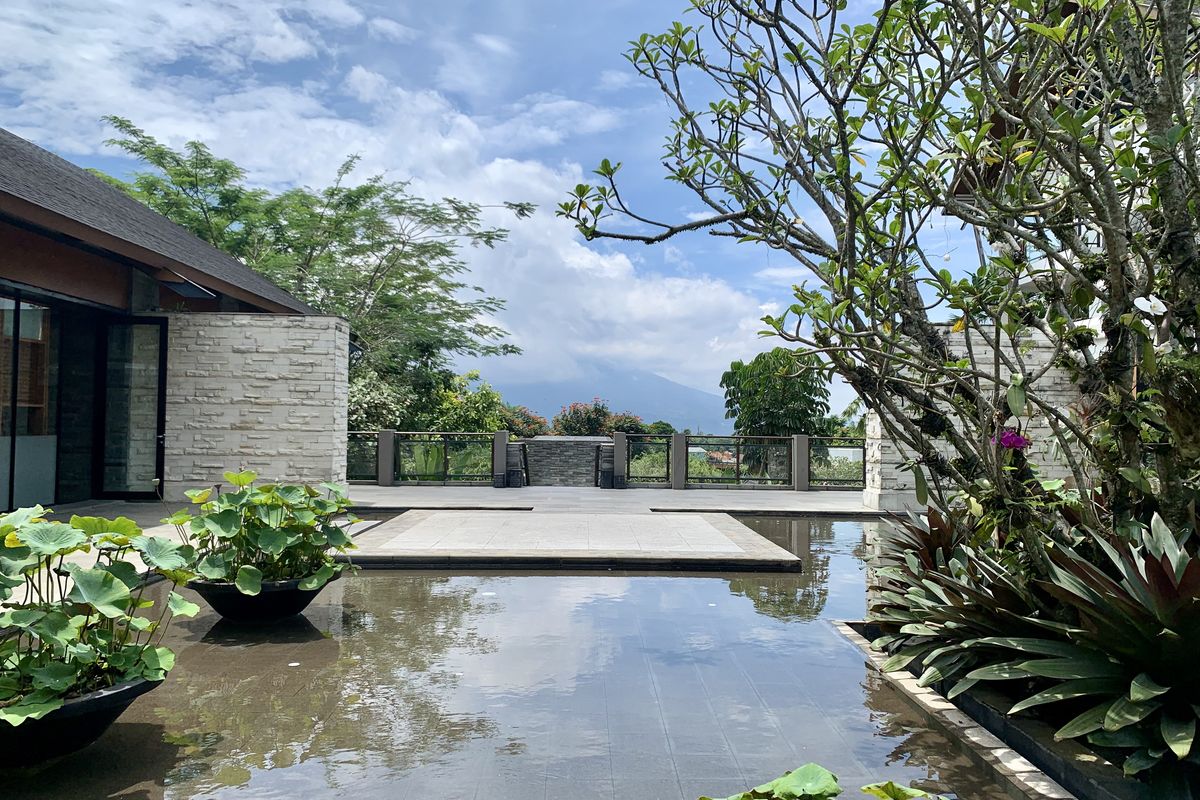 resor mewah di puncak bogor, alamat pullman ciawi bogor, tarif menginap pullman ciawi bogor, fasilitas pullman ciawi bogor, restoran di pullman ciawi bogor, Pilihan Staycation Dekat Gerbang Puncak: Ada Mini Zoo, ATV dan View 3 Gunung, Arsitektur unik, Ragam aktivitas, Bersantap aneka menu, Tarif menginap di Pullman Ciawi