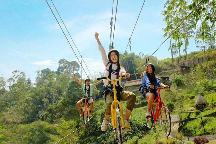 Bandung, Long Weekend Imlek 2026, Ini 7 Wisata Ramah Keluarga di Bandung, 1. Lembang Park &amp; Zoo, 2. Taman Hutan Raya Ir. H. Djuanda, 3. The Great Asia Africa Lembang, 4. The Lodge Maribaya, 5. Floating Market Lembang, 6. Glamping Lakeside Rancabali, 7. Orchid Forest Cikole
