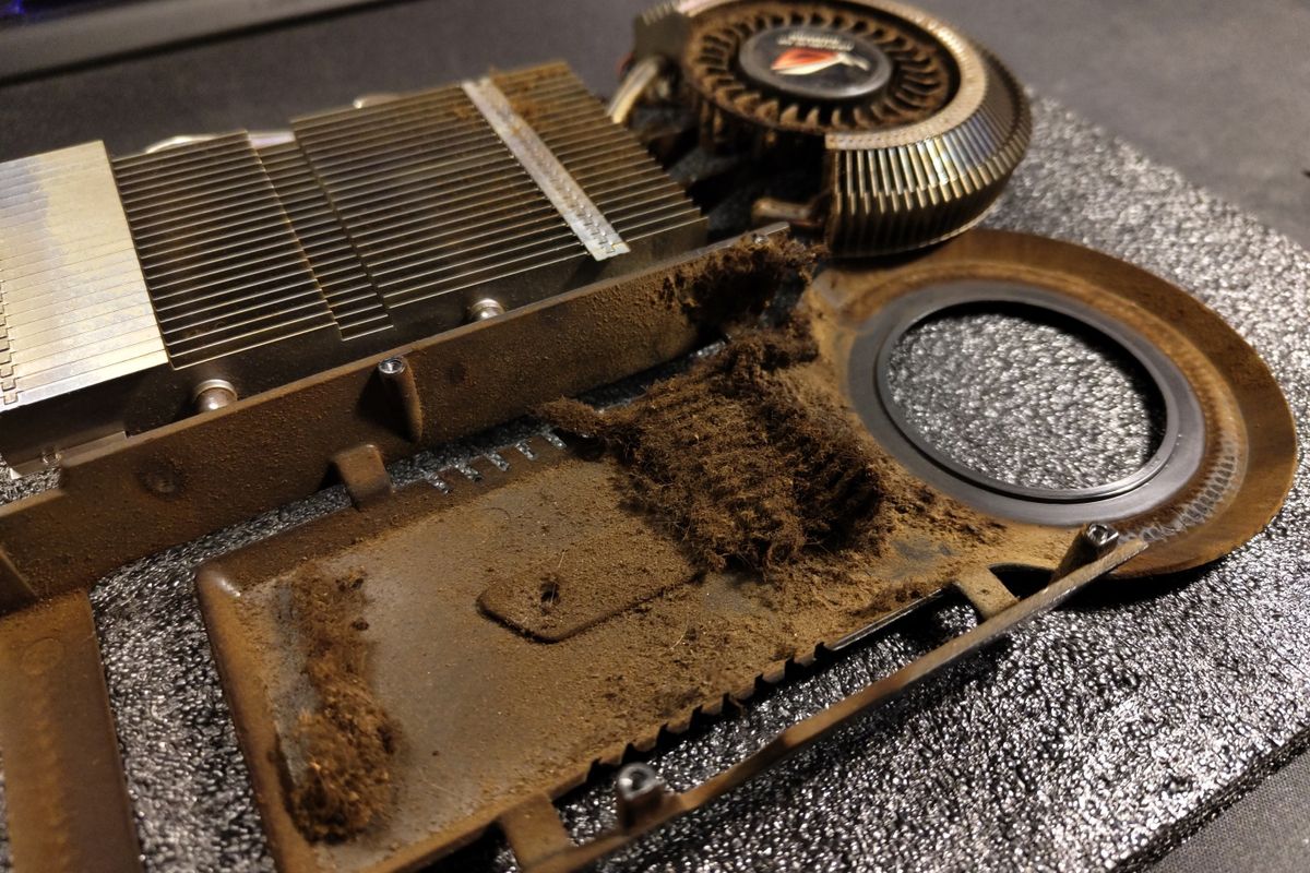 ASUS ROG Matrix 9800 GT, asap rokok, kartu grafis, Kotor Parah! GPU Ini Rusak akibat Asap Rokok