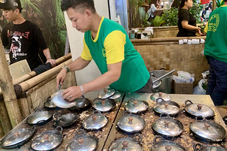 kampoeng legenda mal ciputra, kampoeng legenda mal ciputra 2025, daftar kuliner legendaris di kampoeng legenda mal ciputra 2025, harga makanan di kampoeng legenda mal ciputra, 6 Kuliner Legendaris Asal Jawa Tengah di Kampoeng Legenda, Mulai Rp 10.000, 1. Lekker Gajahan Solo, 2. Es Puter Conglik Semarang, 3. Kepala Manyung Bu Fat Semarang, 4. Toko Oen Semarang, 5. Nasi Pindang Kudus Gajahmada Semarang, 6. Serabi Solo Notosuman