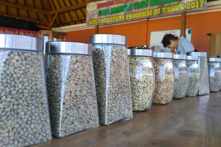 TasteAtlas, kopi, Indonesia, kopi Indonesia, biji kopi, Daftar 9 Kopi Terbaik di Indonesia Menurut TasteAtlas, Apa Saja?, 1. Akasa Coffee – Honey (Kintamani, Bali), 2. Expat. Roasters – Bali Kintamani Natural Espresso, 3. Wahana Estate – Indonesia Sumatra Sidikalang, 4. Seven Bika Coffee – Java Preanger, 5. Tanamera Coffee – Espresso Blend, 6. Seniman Coffee – Sulawesi Toraja, 7. Puntang Coffee – Arabica Wine, 8. El’s Coffee – Kopi Lampung, 9. Mandailing Estate Coffee – Pure Wild Kopi Luwak
