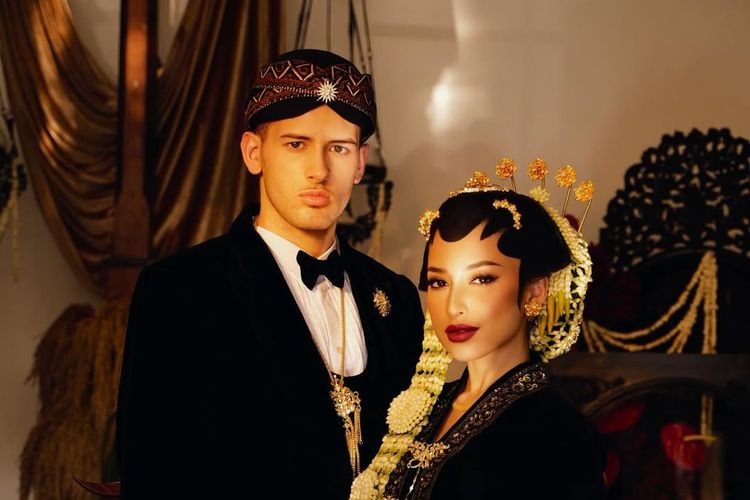 adat Jawa, Jennifer Coppen, Surabaya, adat Jawa klasik, Justin Hubner, Makna Filosofi Detail Prewedding Jennifer Coppen dan Justin Hubner, dari Paes hingga Cunduk Mentul