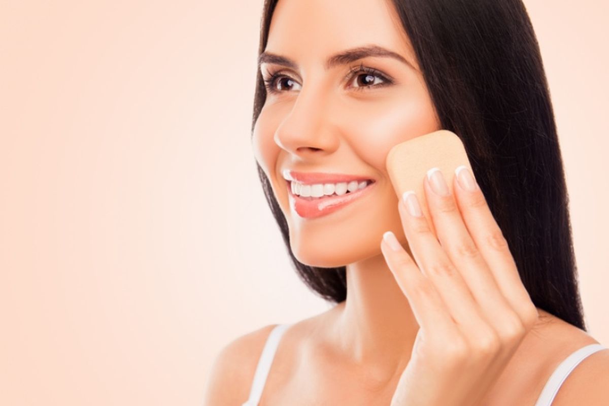 tips makeup flawless, cara memakai puff makeup, cara menggunakan beauty blender, cara agar makeup flawless, makeup flawless natural, Rahasia Makeup Flawless, Pakai Puff Makeup dengan Benar, Apa itu puff makeup dan kenapa penting?, Teknik penggunaan yang tepat, Flawless dengan baking ringan, Kelebihan menggunakan puff makeup