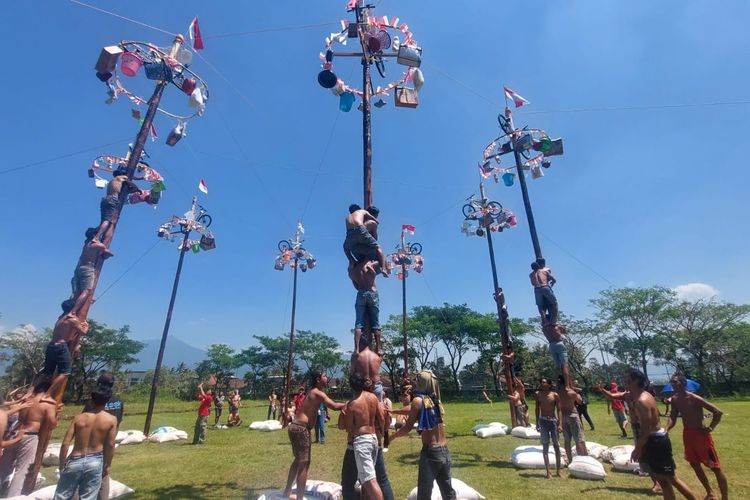 panjat pinang, Sejarah Panjat Pinang, panjat pinang berasal dari, cara bermain panjat pinang, asal usul panjat pinang, sejarah asal usul panjat pinang, Sejarah Panjat Pinang, dari Hiburan untuk Penjajah hingga Jadi Tradisi Lomba 17 Agustus, Asal-Usul Panjat Pinang pada Masa Penjajahan, Tradisi Panjat Pinang di Berbagai Negara, Filosofi dan Makna Panjat Pinang, Tata Cara dan Peralatan Panjat Pinang