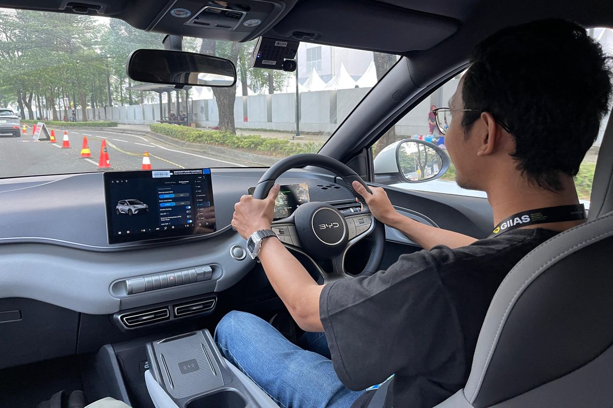 cara berkendara, mobil listrik, Panduan Mengemudi Mobil Listrik untuk Pemula