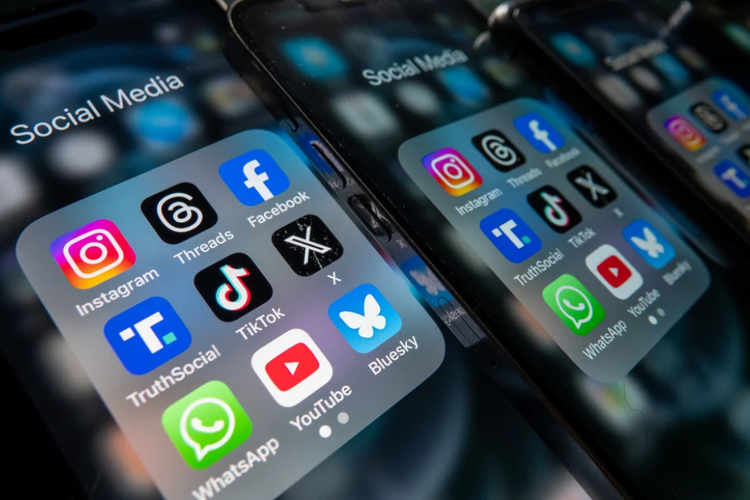 Komdigi, anak, media sosial, akun anak, YouTube, Facebook, Instagram, Threads, Meta, YouTube, Facebook, Instagram, dan Threads Belum Blokir Akun Anak di Bawah 16 Tahun