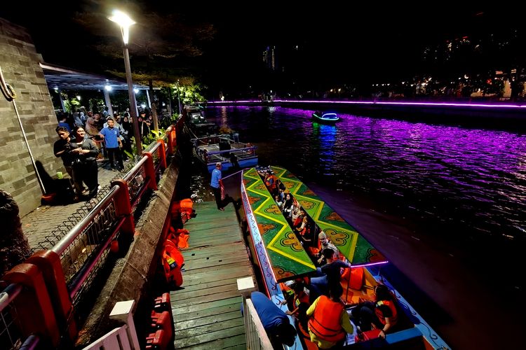 Surabaya, sungai, Menepi Sejenak di Kalimas, Cara Baru Menikmati Surabaya dari Atas Air