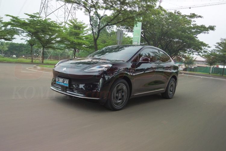 mobil listrik, Aion Hyptec, Arwani Hidayat, keunggulan dan kekurangan, Curhat Kelebihan dan Kekurangan Aion Hyptec, Mobil Listrik Asal China