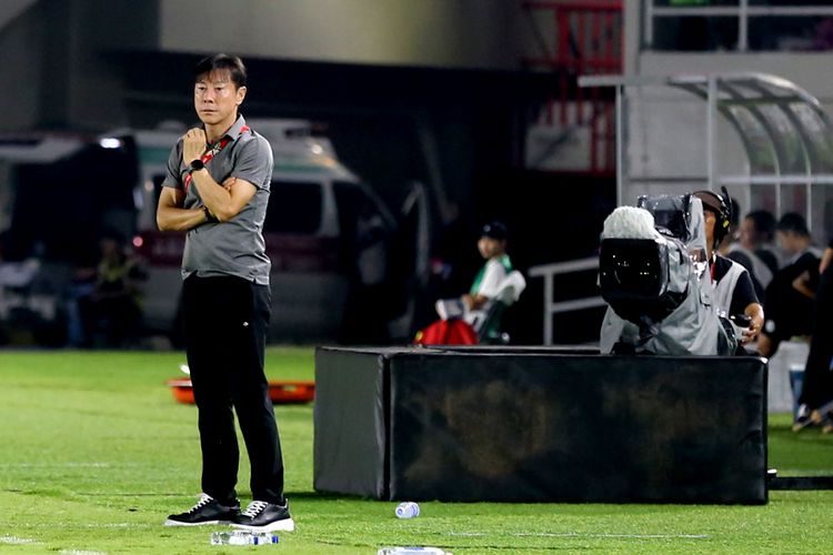 Shin Tae-yong, patrick kluivert, Timnas Indonesia, PSSI, Isi Hati Shin Tae-yong Saat Dengar Fans Indonesia Teriakan Namanya