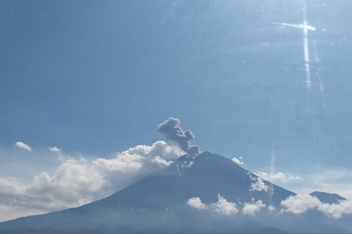 Gunung Semeru, Jawa Timur, erupsi Gunung Semeru, Erupsi Gunung Semeru, BPBD, gunung semeru, Erupsi Gunung Semeru 14 Juli 2025, Ini Imbauan Resmi BPBD Lumajang
