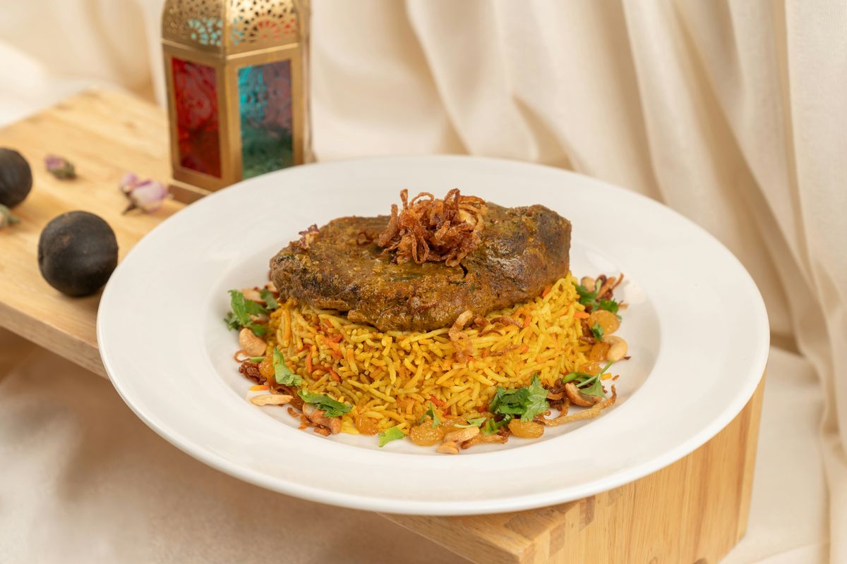 Resep Nasi Kebuli Daging Kambing, Ini Rahasia Rempah Meresap, Bahan nasi kebuli kambing:, Bumbu halus:, Bumbu cemplung:, Bahan finishing