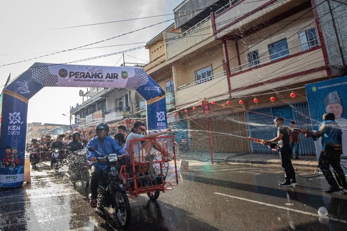 perang air, Selat Malaka, Mengenal Perang Air di Riau, Tradisi Imlek yang Menyatukan Warga