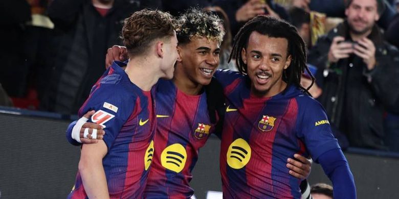 Girona, Hansi Flick, LaLiga, Barcelona, Cesar Soto Grado, Lamine Yamal, Liga Spanyol, Penalti Lamine Yamal Gagal, Raut Wajah Hansi Flick di Bangku Cadangan Jadi Perbincangan