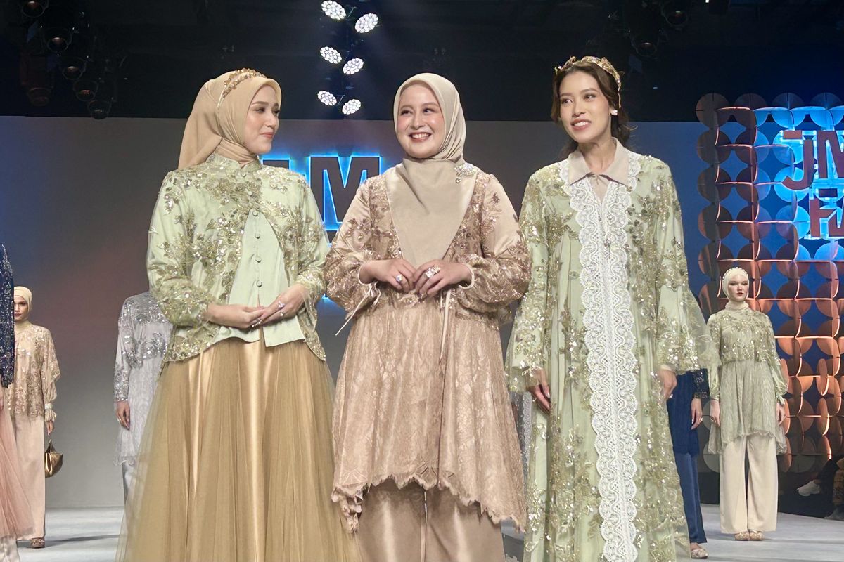 zeta prive, tarisha chas, tips merawat busana berpayet, cara merapat baju payet, cara merawat baju berpayet, 4 Cara Merawat Baju Berpayet agar Tetap Awet dan Berkilau, 1. Hindari menjemur di bawah sinar matahari langsung, 2. Cuci dengan lembut , 3. Jaga kelembapan lemari penyimpanan, 4. Gunakan pelindung tambahan saat menyimpan