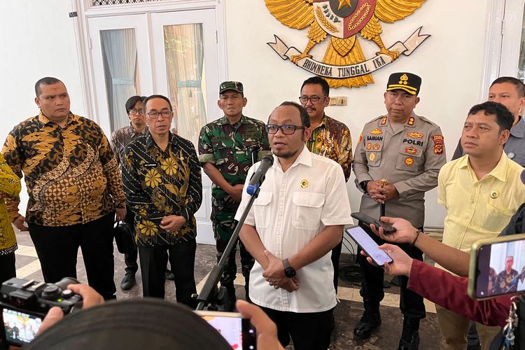Menteri Hak Asasi Manusia, Natalius Pigai, Thomas Harming Suwarta, perusakan rumah singgah, Restorative Justice, restorative justice, Retret Sukabumi, menteri hak asasi manusia, retret sukabumi, Menteri Pigai Tak Sepakat dengan Langkah Staf Khususnya soal Kasus Perusakan Rumah Retret Sukabumi