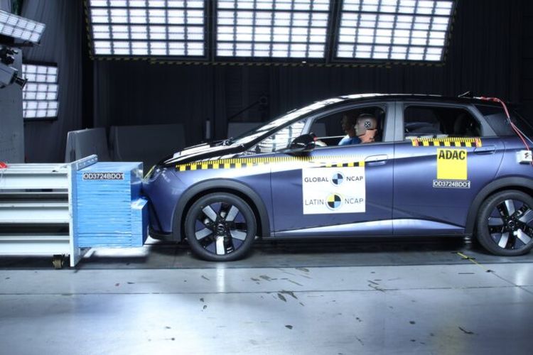 produksi mobil listrik, PHEV, Produksi Mobil Listrik dan PHEV BYD Tembus 15 Juta Unit