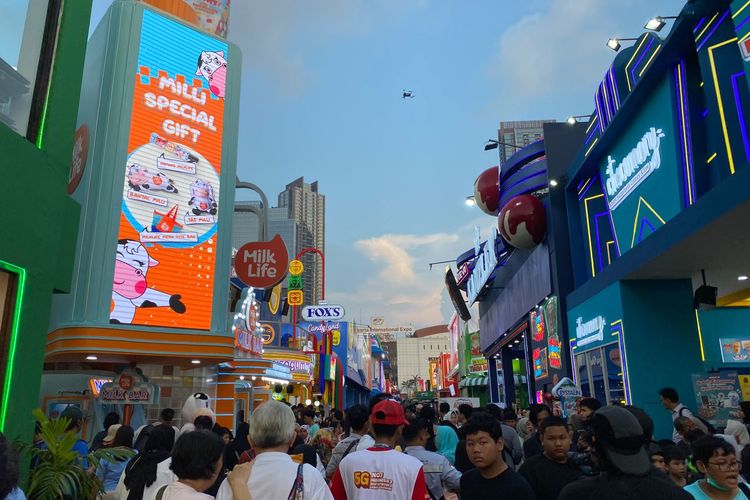 Jakarta Fair Kemayoran, PRJ 2025, Jadwal operasional PRJ 2025, JFK 2025, Pekan Raya Jakarta 2025, pekan raya jakarta 2025, jam buka prj 2025, tiket masuk prj 2025, jadwal operasional PRJ 2025, jam tutup PRJ 2025, PRJ 2025 Buka Jam Berapa? Cek Jadwal Operasional dan Harga Tiket JFK, Jam buka reguler, Jam mulai konser, Tiket masuk reguler tanpa konser:, Tiket masuk dan konser: