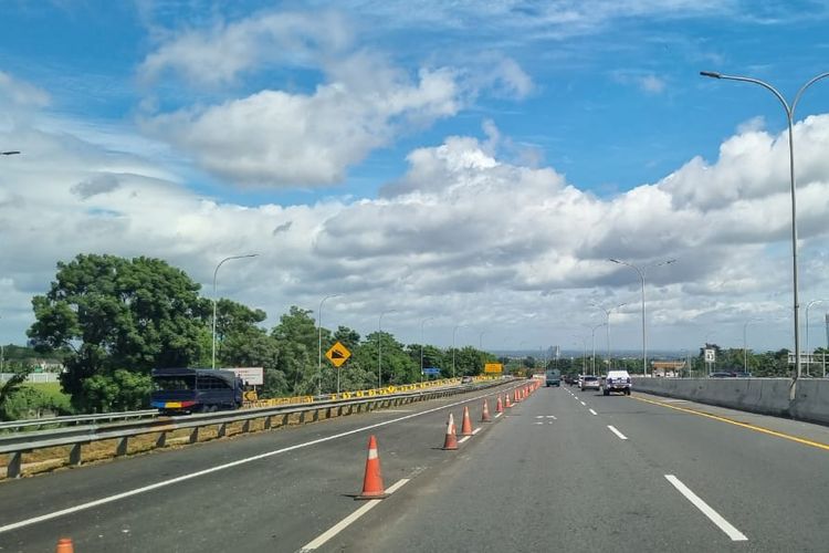 Lokasi SPKLU, lokasi spklu terdekat, lokasi spklu ultra fast charging, lokasi spklu tol trans jawa, lokasi spklu bandung, Lokasi Rest Area yang Punya Fasilitas Pengisian Daya Kendaraan Listrik di Tol Trans Jawa